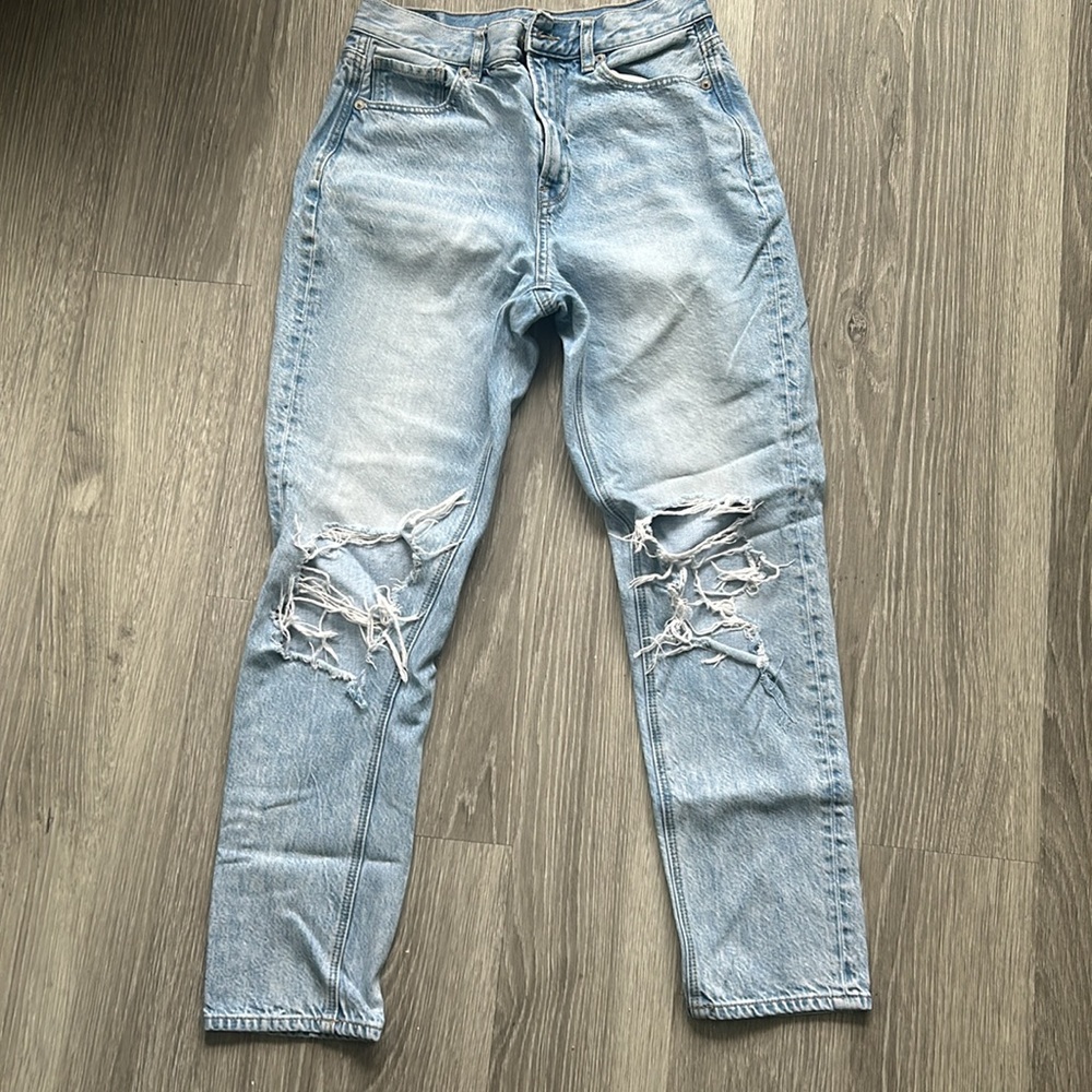 American Eagle Outfitters Women’s Distressed Light-Wash Mom Jeans